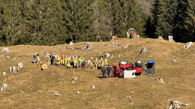 32/25 VU Traktor abgestürzt Thumbnail